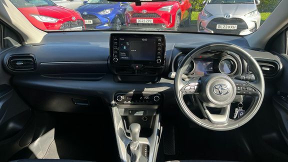 Toyota Yaris Design DF23EZO Red #5