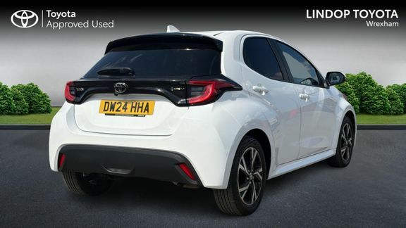 Toyota Yaris Design DW24HHA White #2