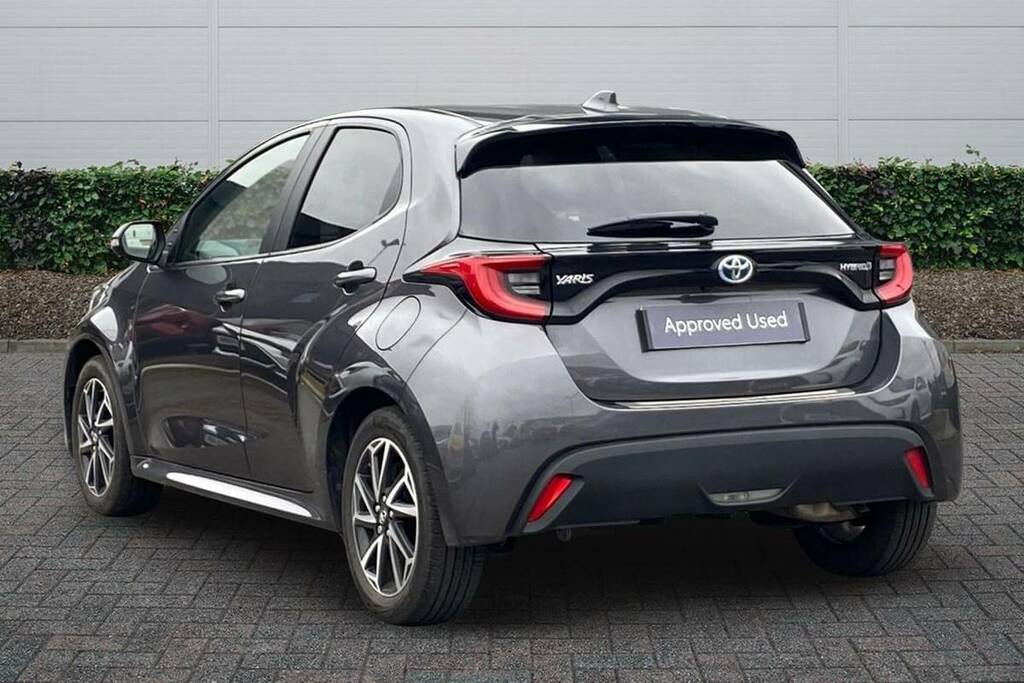 Toyota Yaris 1.5 Hybrid Design Cvt WM73NWG  #2