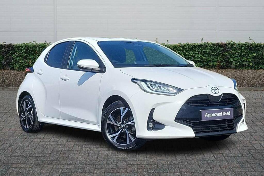 Toyota Yaris 1.5 Hybrid Design Cvt White