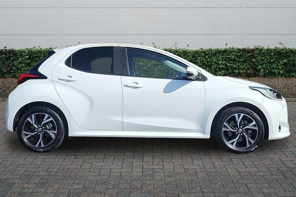 Toyota Yaris 1.5 Hybrid Design Cvt KV24NNM White #5