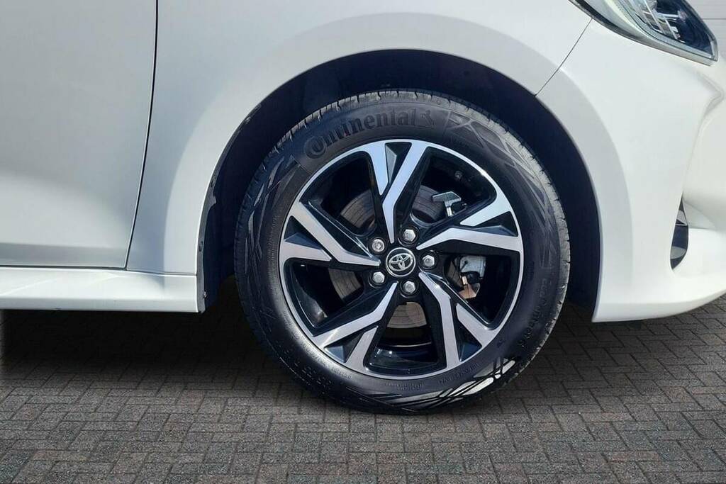 Toyota Yaris 1.5 Hybrid Design Cvt KV24NNM White #6