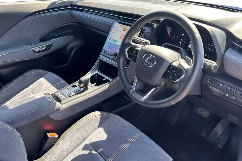 Lexus LBX 1.5 Takumi Design E-cvt FY74BVA Blue #5
