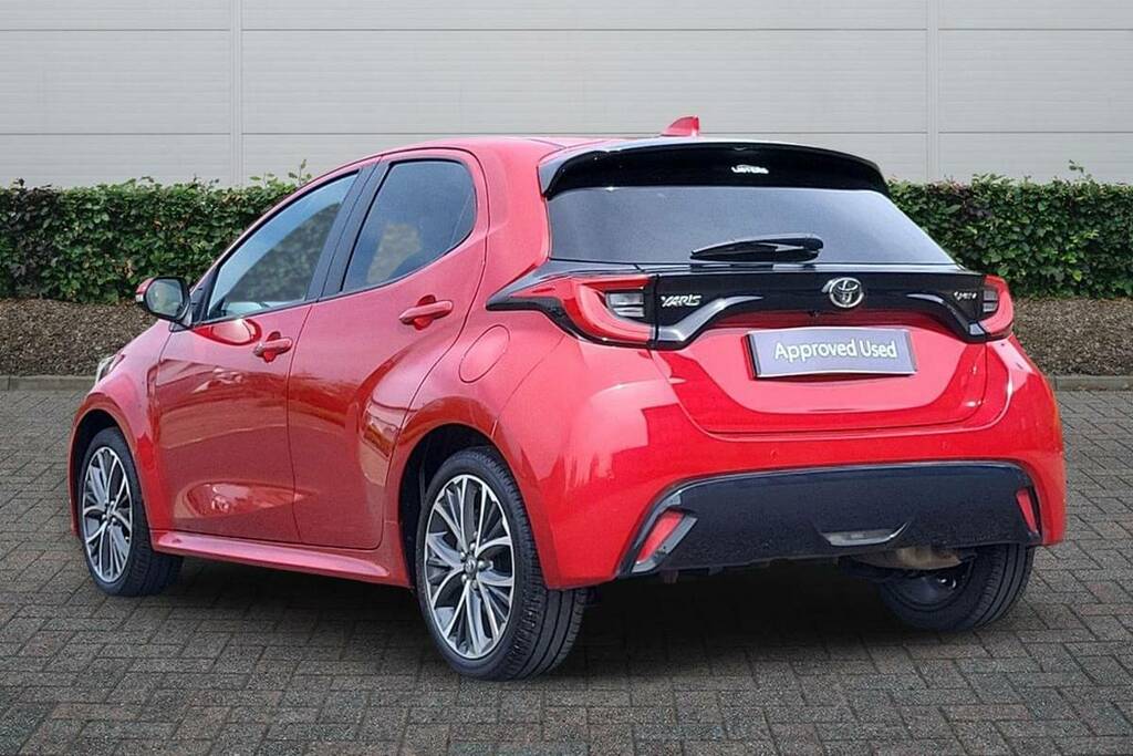 Toyota Yaris 1.5 Hybrid Excel Cvt KV24NLD Red #2