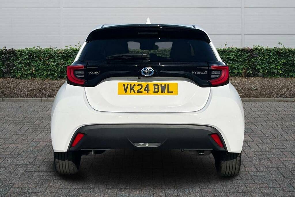 Toyota Yaris 1.5 Hybrid Design Cvt VK24BWL White #4