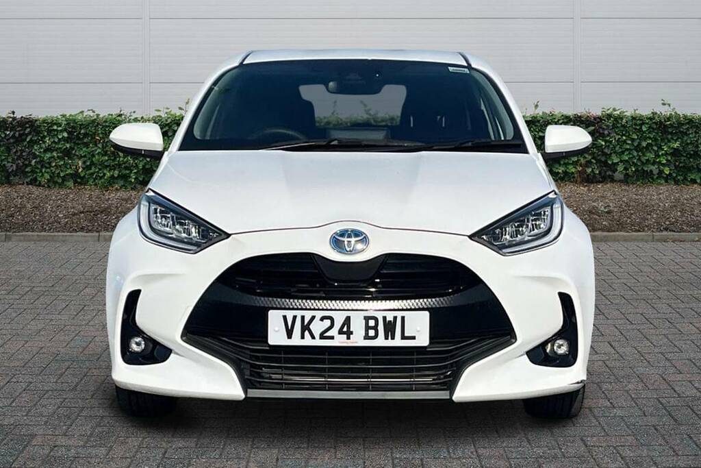 Toyota Yaris 1.5 Hybrid Design Cvt VK24BWL White #3