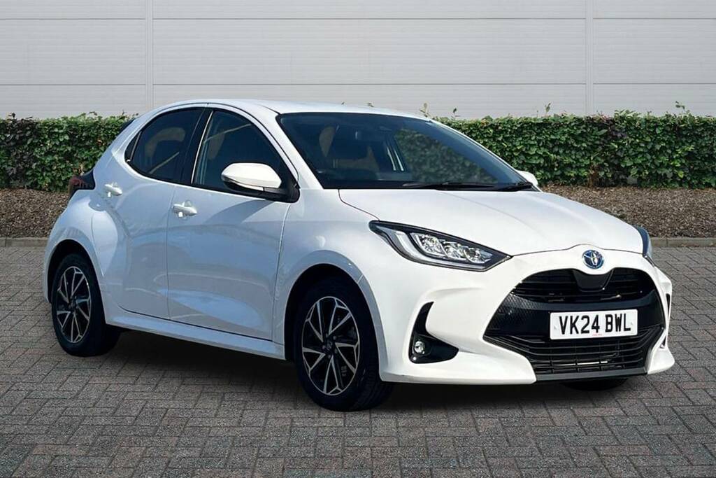 Toyota Yaris 1.5 Hybrid Design Cvt White