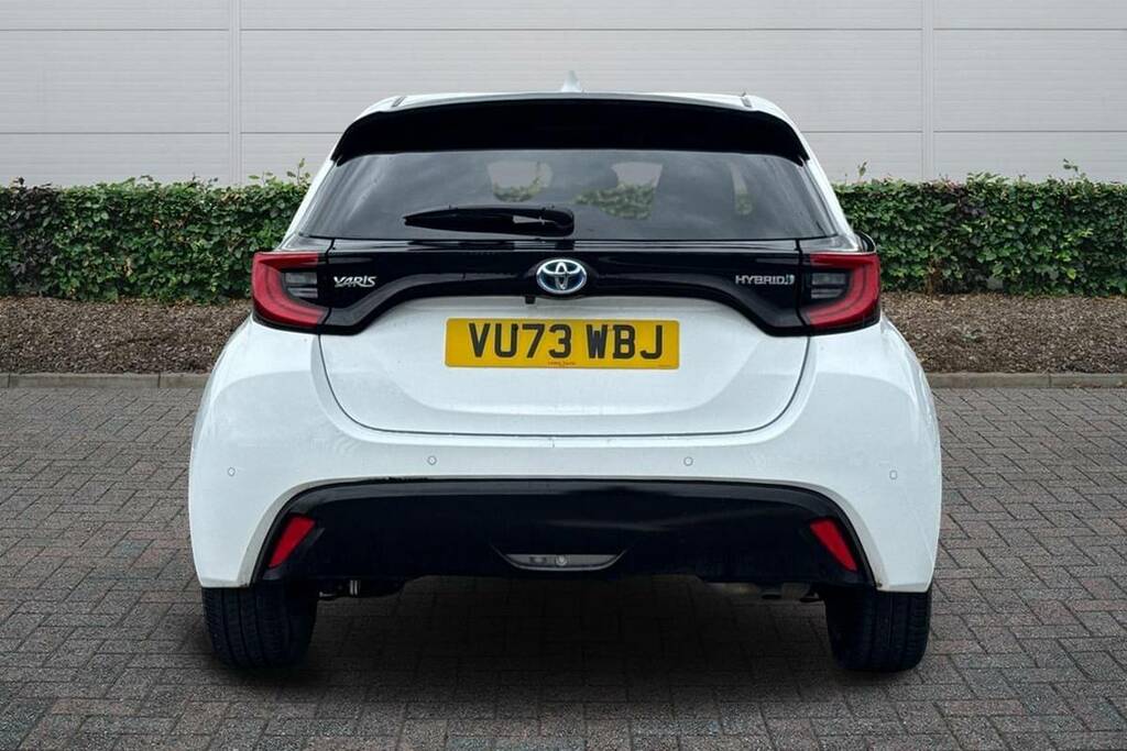 Toyota Yaris 1.5 Hybrid Excel Cvt VU73WBJ White #4