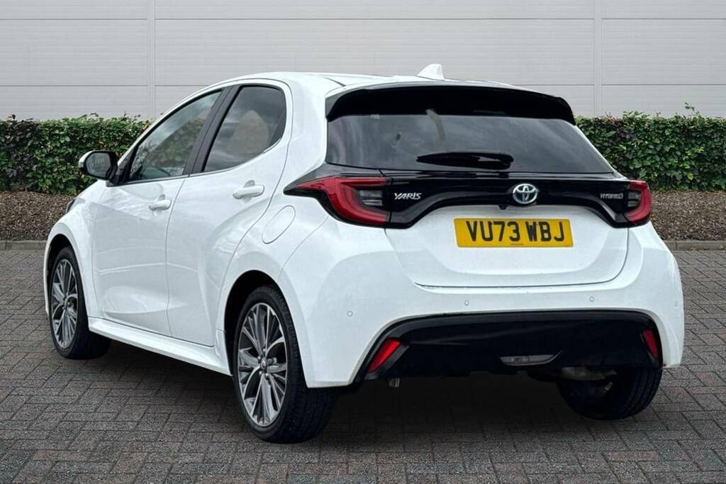 Toyota Yaris 1.5 Hybrid Excel Cvt VU73WBJ White #2