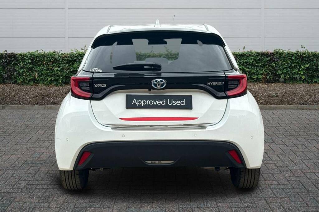 Toyota Yaris 1.5 Hybrid Design Cvt Nav FX73YTH White #4