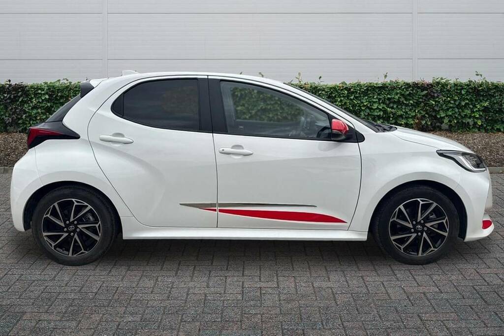 Toyota Yaris 1.5 Hybrid Design Cvt Nav FX73YTH White #5