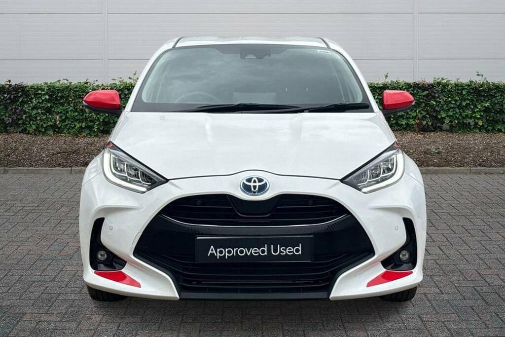 Toyota Yaris 1.5 Hybrid Design Cvt Nav FX73YTH White #3