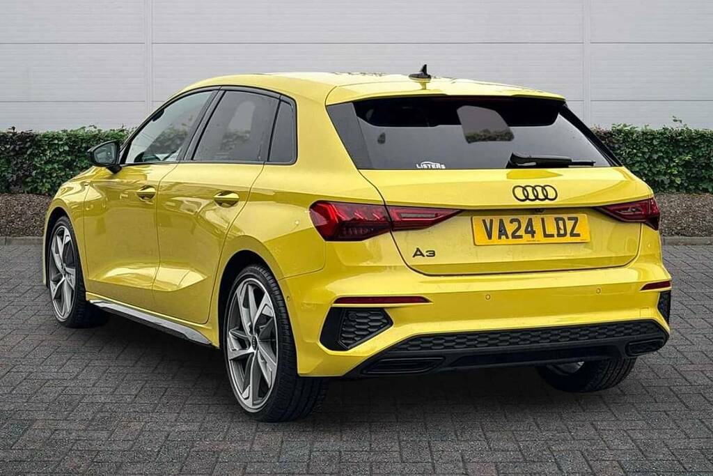 Audi A3 35 Tfsi Black Edition S Tronic VA24LDZ Yellow #3
