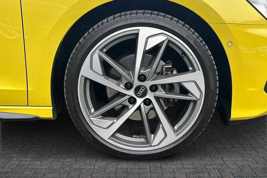 Audi A3 35 Tfsi Black Edition S Tronic VA24LDZ Yellow #5