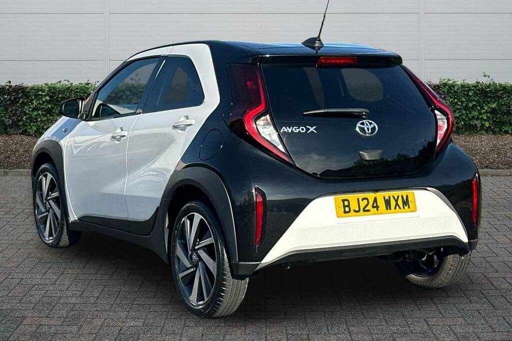 Toyota Aygo X 1.0 Vvt-i Edge BJ24WXM White #2