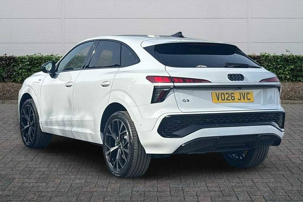 Audi Q3 1.5 E-hybrid Edition 1 S Tronic VO26JVC White #3