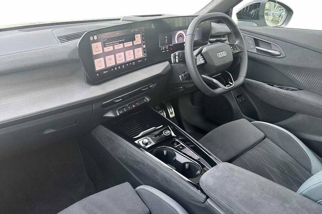 Audi Q3 1.5 E-hybrid Edition 1 S Tronic VO26JVC White #2