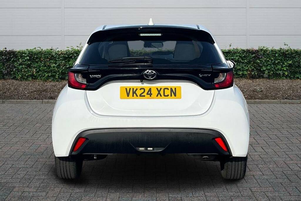 Toyota Yaris 1.5 Hybrid Icon Cvt VK24XCN White #4