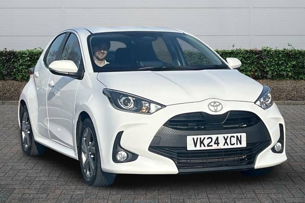 Toyota Yaris 1.5 Hybrid Icon Cvt White
