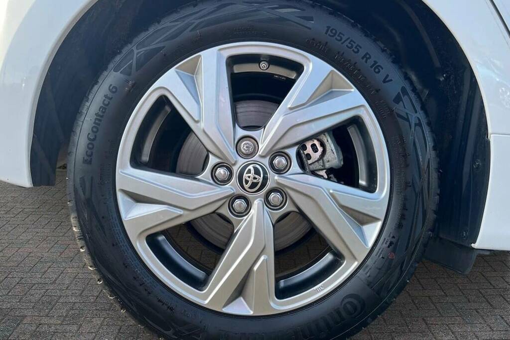 Toyota Yaris 1.5 Hybrid Icon Cvt VK24XCN White #6