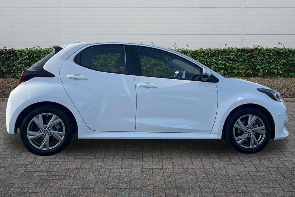 Toyota Yaris 1.5 Hybrid Icon Cvt VK24XCN White #5