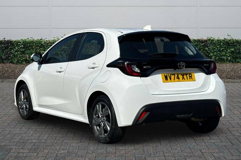 Toyota Yaris 1.5 Hybrid Icon Cvt WV74XTR White #2