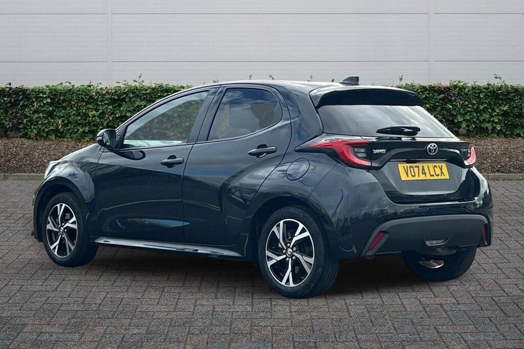 Toyota Yaris 1.5 Hybrid Design Cvt VO74LCX Black #2