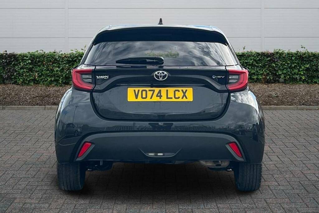 Toyota Yaris 1.5 Hybrid Design Cvt VO74LCX Black #4