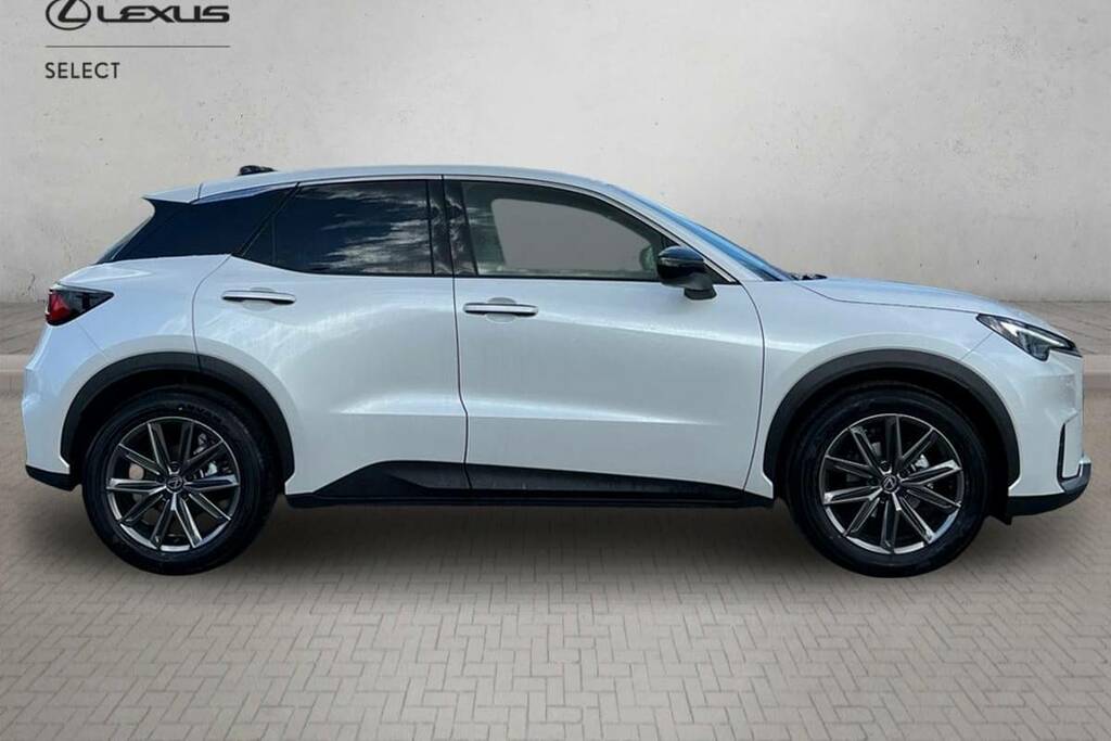 Lexus LBX 1.5 Premium Plus E-cvt FY26EZU White #3