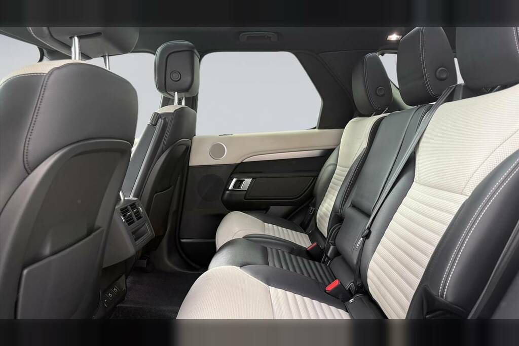 Land Rover Discovery 3.0 D300 R-dynamic Se BV22FNF Black #4