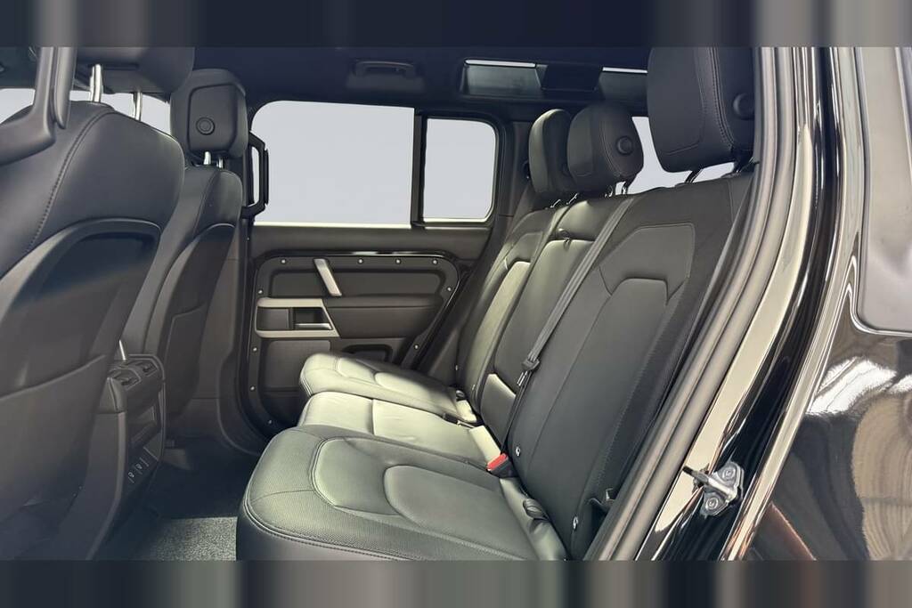 Land Rover Defender 110 3.0 D250 X-dynamic Hse 110 BT73WKO Black #4