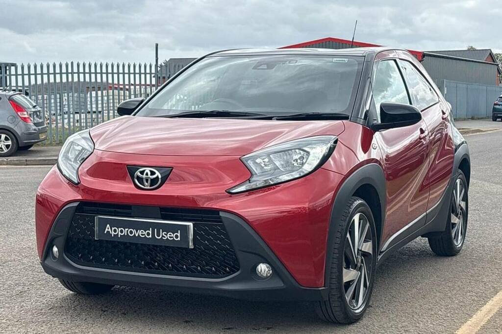Toyota Aygo X 1.0 Vvt-i Edge BJ25CAX Red #2