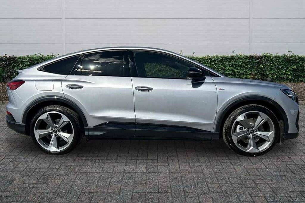 Audi Q4 E Tron 150Kw 40 63Kwh Black Edition VX26XFV Silver #4