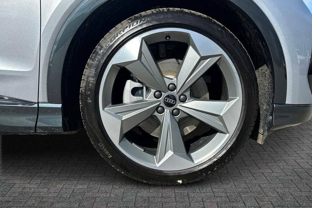 Audi Q4 E Tron 150Kw 40 63Kwh Black Edition VX26XFV Silver #5