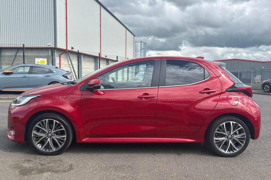 Toyota Yaris 1.5 Hybrid Excel Cvt FM22EAK Red #4