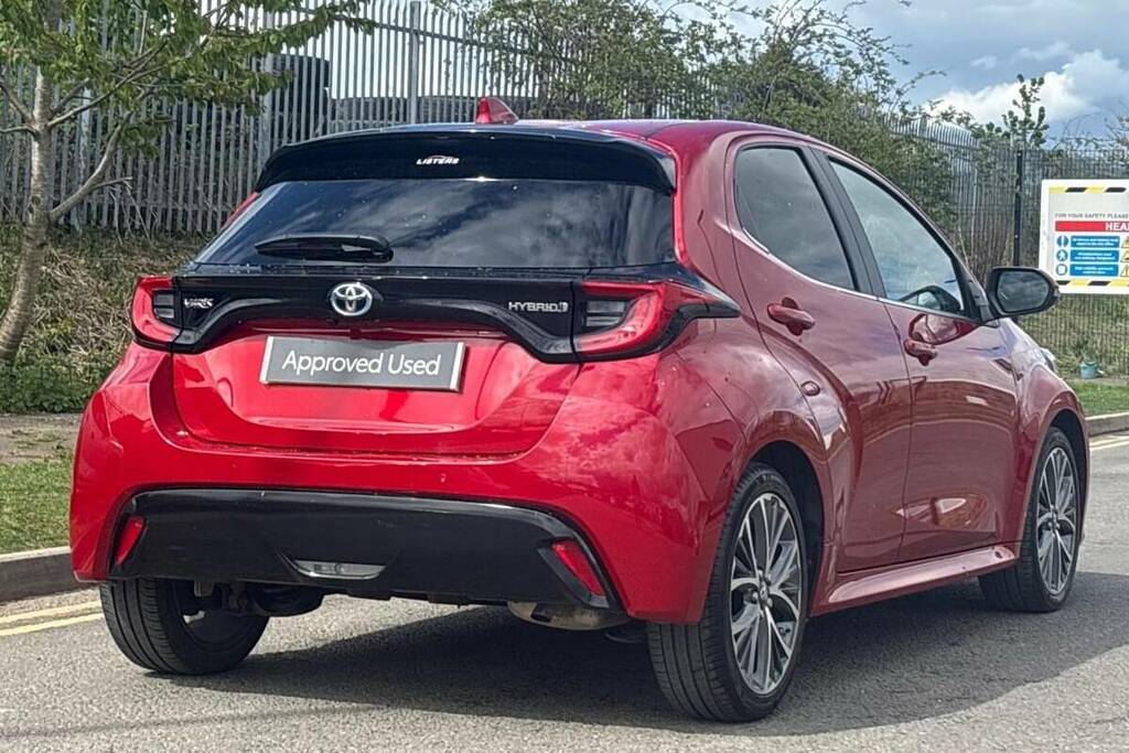 Toyota Yaris 1.5 Hybrid Excel Cvt FM22EAK Red #6