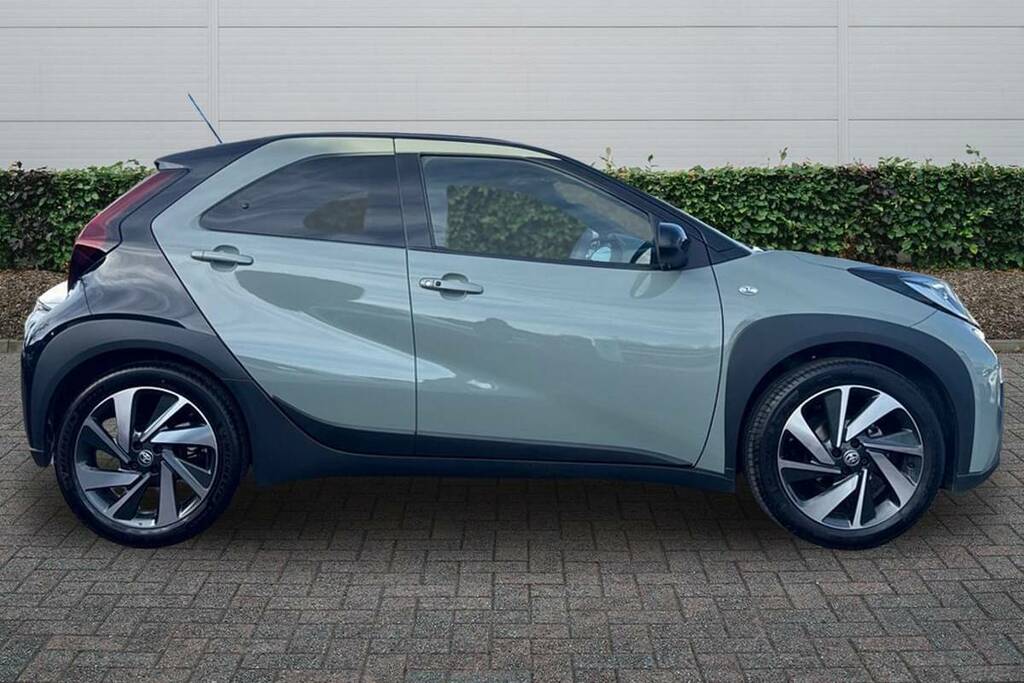 Toyota Aygo X 1.0 Vvt-i Exclusive BA74LDU Green #5