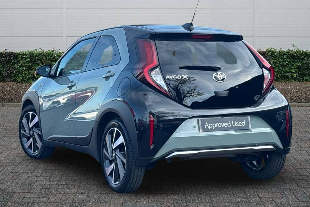 Toyota Aygo X 1.0 Vvt-i Exclusive BA74LDU Green #2