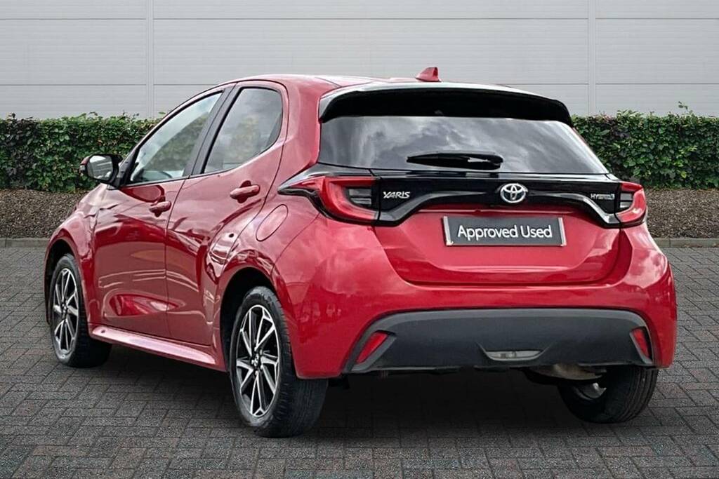 Toyota Yaris 1.5 Hybrid Design Cvt BW73DJU Red #2