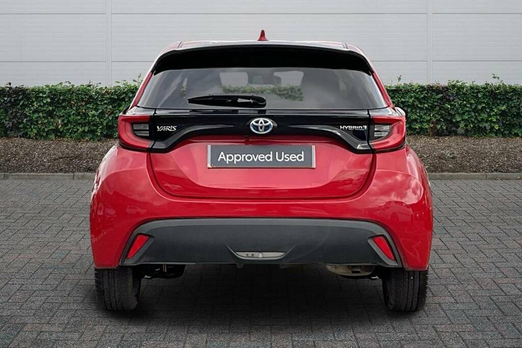 Toyota Yaris 1.5 Hybrid Design Cvt BW73DJU Red #4