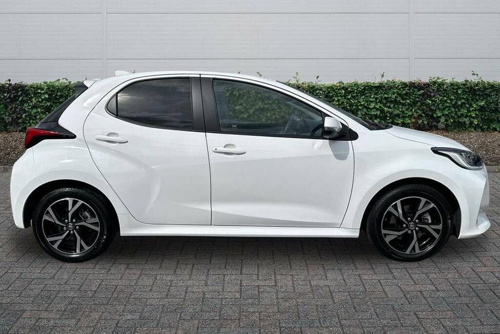 Toyota Yaris 1.5 Hybrid Design Cvt BJ25NNW White #5