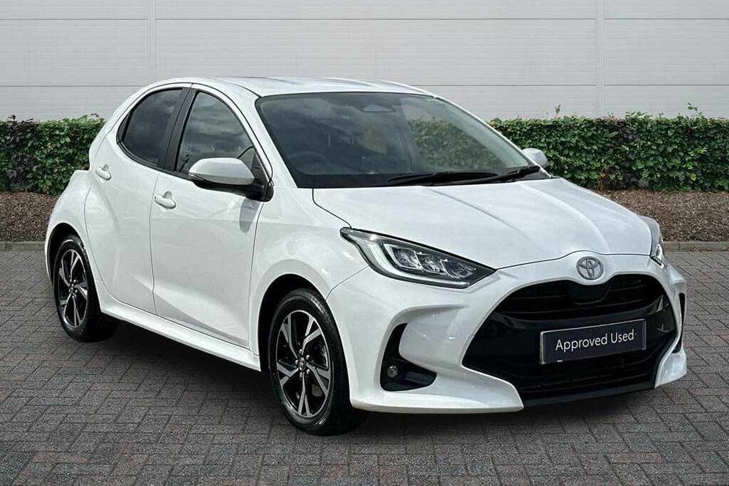 Toyota Yaris 1.5 Hybrid Design Cvt White