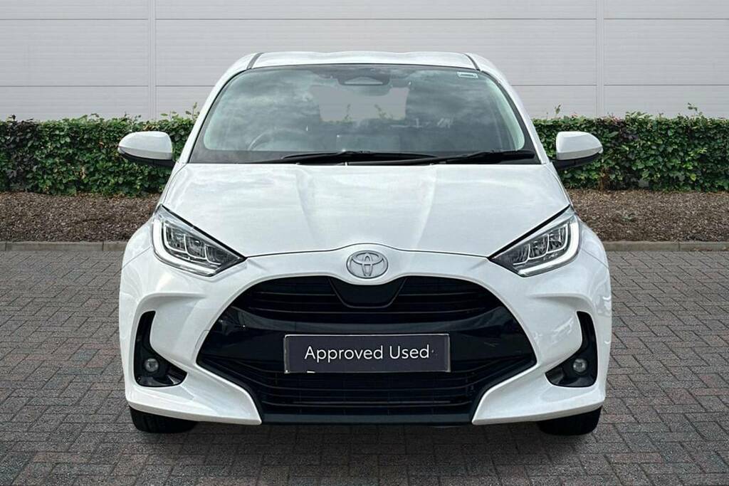 Toyota Yaris 1.5 Hybrid Design Cvt BJ25NNW White #3