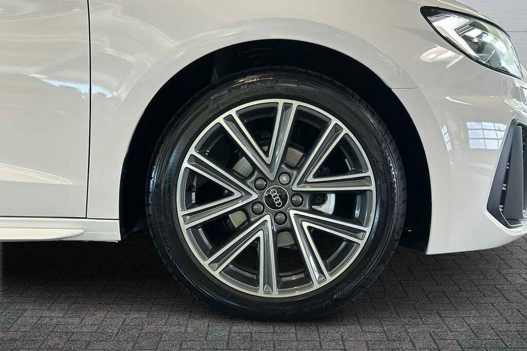 Audi A1 25 Tfsi S Line BV26AWX White #5