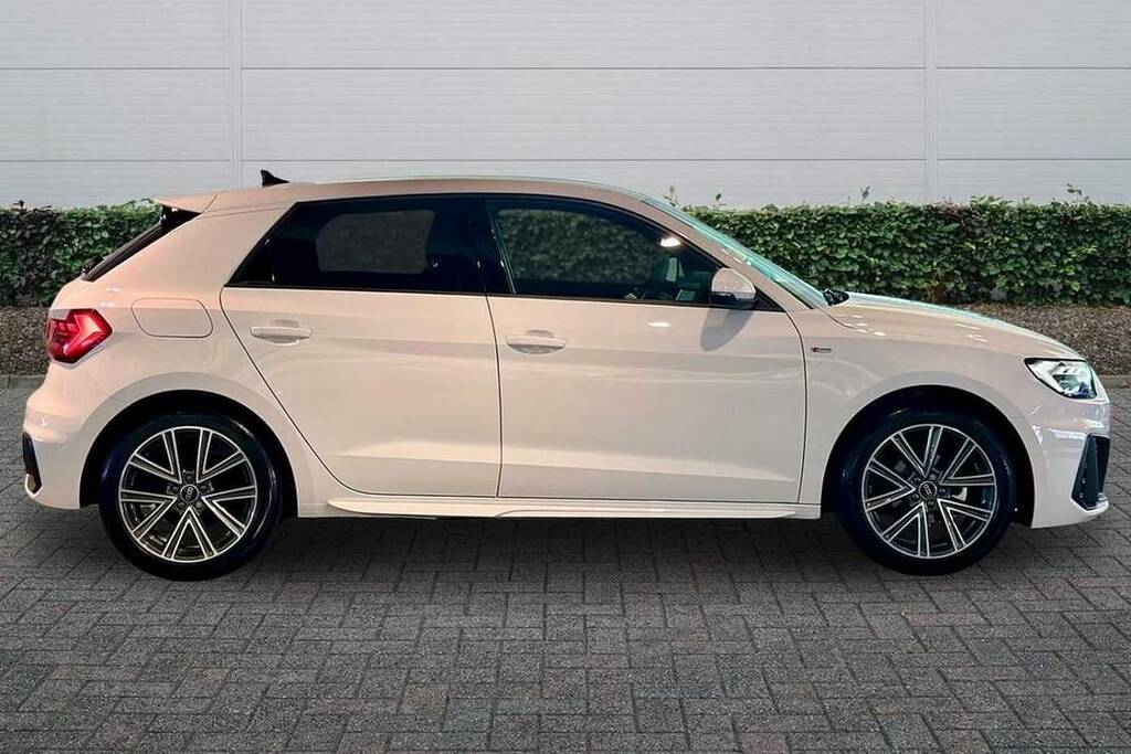 Audi A1 25 Tfsi S Line BV26AWX White #4