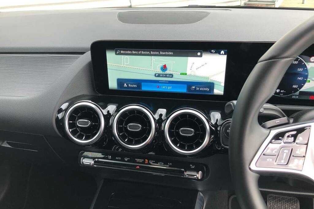 Mercedes-Benz GLA Class 180 Sport Edition FV25KZO Black #3