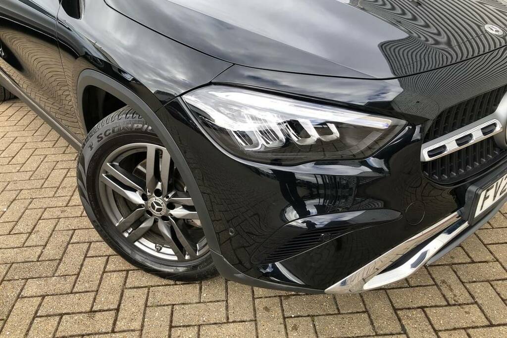 Mercedes-Benz GLA Class 180 Sport Edition FV25KZO Black #6