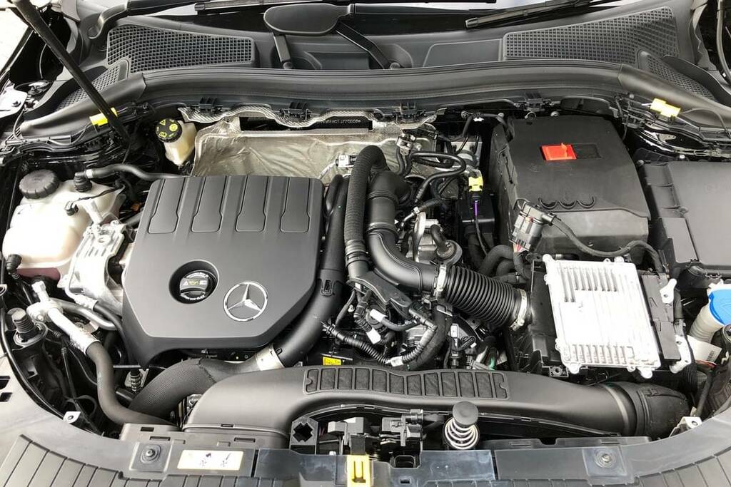 Mercedes-Benz GLA Class 180 Sport Edition FV25KZO Black #5