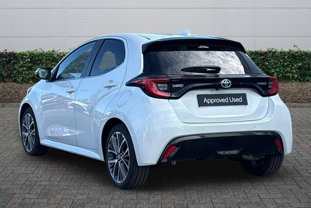Toyota Yaris 1.5 Hybrid Excel Cvt White