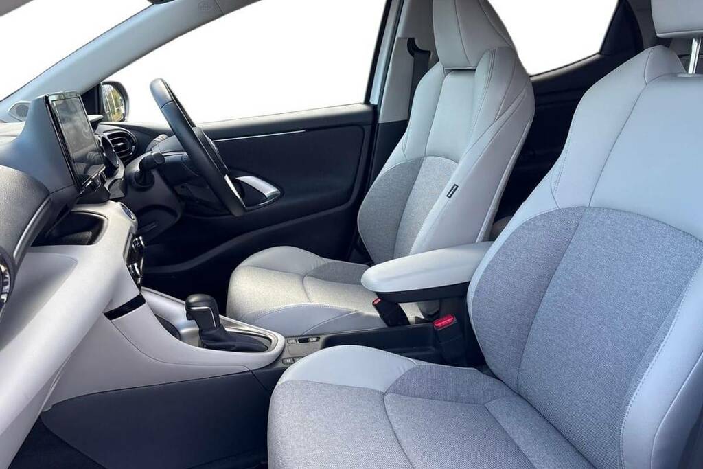 Toyota Yaris 1.5 Hybrid Excel Cvt FR23EVK White #6
